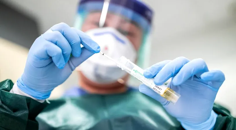 Un medic din Wuhan, informaţii noi despre coronavirus: „Dacă îți curge nasul și ai secreții…”