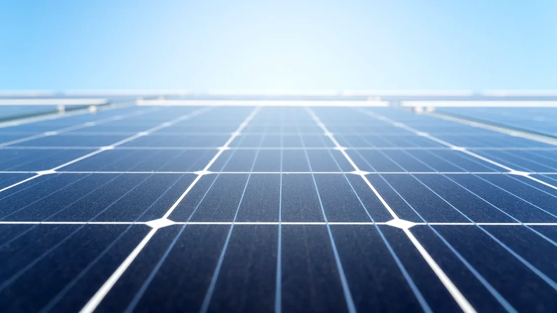 (P) Aluminiul, eroul discret din spatele panourilor solare performante