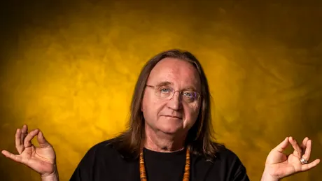 Mike Godoroja aruncă bomba artistică cu țintă directă: „𝗕𝗹𝘂𝘇𝘂' 𝗖𝗮𝘀𝗲𝗶 𝗣𝗼𝗽𝗼𝗿𝘂𝗹𝘂𝗶 ”