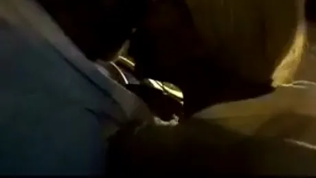 Sex oral intr-o masina UBER! Un sofer a fost satisfacut de o tanara in timp ce avea un client in autoturism. Ce a urmat dupa VIDEO