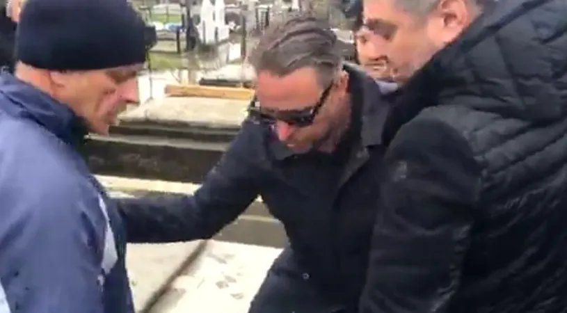 Tatal lui Laurentiu Reghemcampf a fost inmormantat! Antrenorul, daramat de durere la priveghi: a izbucnit in plans la capataiul parintelui sau