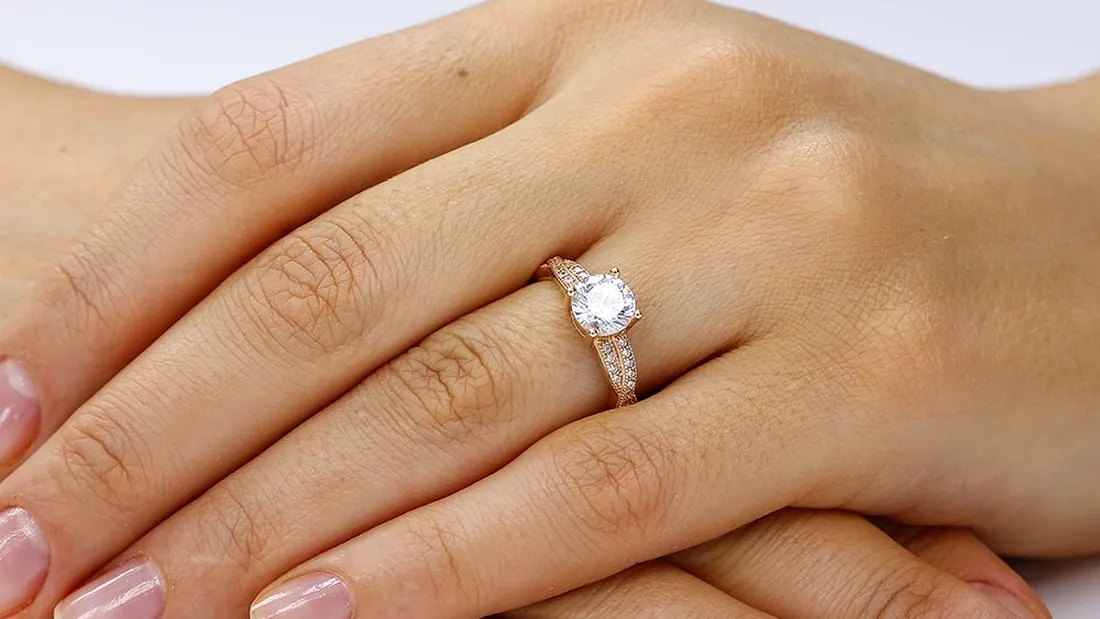 A fost ceruta de sotie si a primit un inel frumos! La scurt timp, femeia a inceput sa se planga pe Facebook. De ce