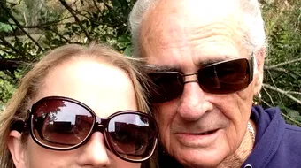 Ea are 33 de ani, el 73 și s-au logodit: „Aș fi extaziată dacă aș rămâne însărcinată cu el”