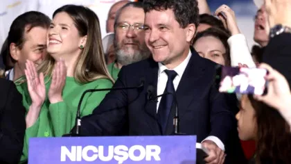 Nicușor Dan a făcut primele „victime” printre vedete. Doi influenceri cunoscuți au anunțat că vor pleca din țară