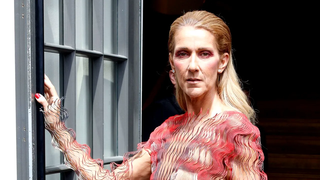 Celine Dion, in costum de baie la 51 de ani 