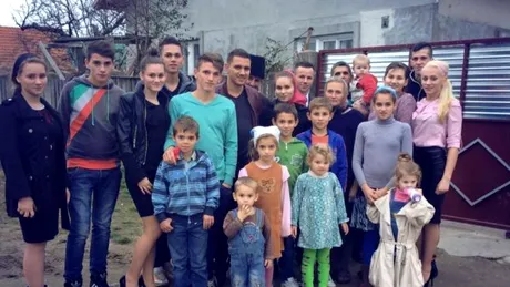 Mama unei familii cu 18 copii a murit de cancer la 49 de ani. Drama uriasa in una dintre cele mai mari familii din Romania