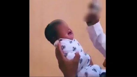 Gest scandalos făcut de un bărbat la nașterea unui copil. Imaginile șocante care au scandalizat opinia publică VIDEO