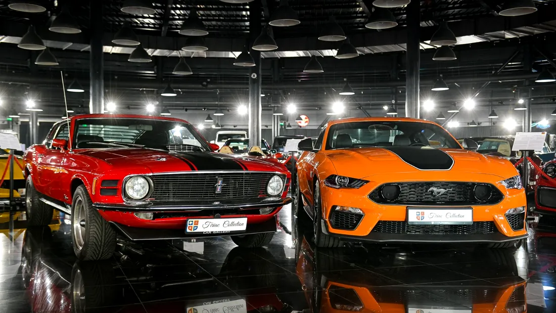 Colecția Țiriac vă invită să vizionați două exemplare produse la o jumătate de secol distanță: Ford Mustang Mach 1 1969 și Ford Mustang Mach 1 Coupe 2022