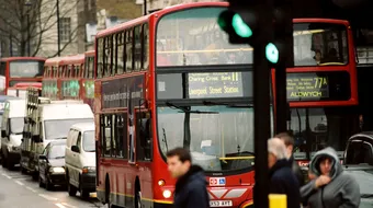 Cum a rezolvat Londra problema traficului infernal! Singura metoda din lume care ar functiona si in Bucuresti! Te costa 60 de lei pe zi ca sa treci cu masina prin centrul orasului!