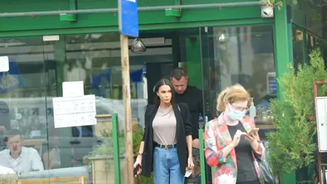 Iubita lui Marius Niculae, apariție sexy într-un restaurant, după ce a renunțat la sutien