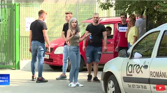 VIDEO! „Nu am scris, nu-mi veneau idei in cap!” Elevele din Bucuresti dansau pe manele langa liceu dupa BAC-ul din toamna!