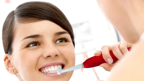 S-a inventat periuta care te spala pe dinti in doar 3 secunde! Super-dispozitivul e hands-free si costa mai putin decat te-ai astepta