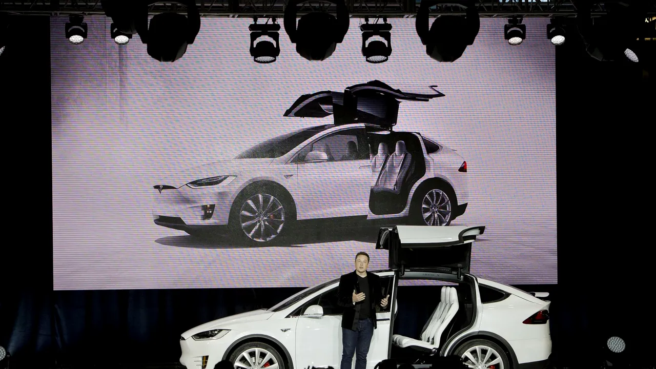 Elon Musk a fumat marijuana in timp ce era live pe Youtube (3) 