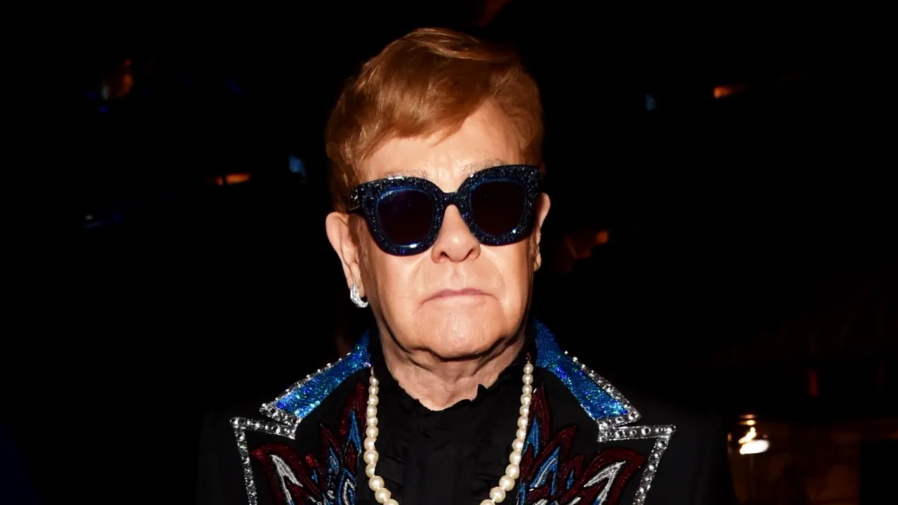 Elton John are probleme de sanatate! A trebui sa-si anuleze doua concerte (2) 