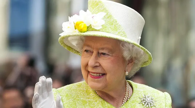 Regina Elisabeta a II-a, o împătimită a perlelor! De ce poartă mereu această bijuterie