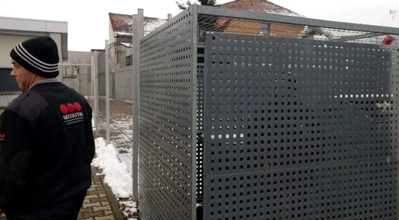 Scandal la supermarket! Ce au inchis intr-o cusca din parcare niste PAZNICI! E ireal unde s-a ajuns!!!