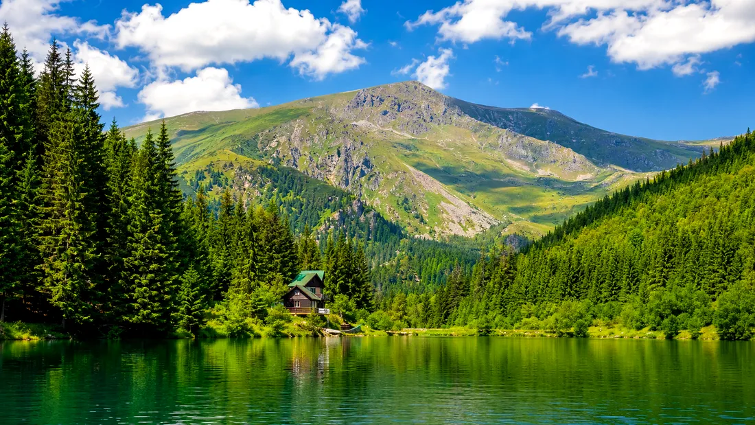 Destinații răcoroase din România. Locurile perfecte unde poți scăpa de caniculă în această vară
