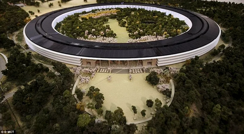 Campusul Apple este aproape de finalizare. Cum arata constructia in care vor sta ucenicii lui Steve Jobs VIDEO