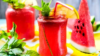 Limonada cu pepene este deliciul verii. Invata sa prepari aceasta licoare delicioasa si racoroasa