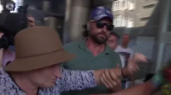 Audieri de ultima ora! Imagini revoltatoare in fata sediului DIICOT. Sotia lui Gheorghe Dinca, agresiva