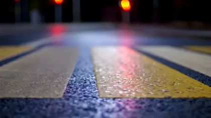 Premieră în România: Au apărut trecerile de pietoni cu LASER!