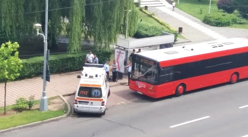 Clipe de groaza pentru un sofer de autobuz! A fost batut crunt in plina zi, de un grup de cetateni de etnie roma