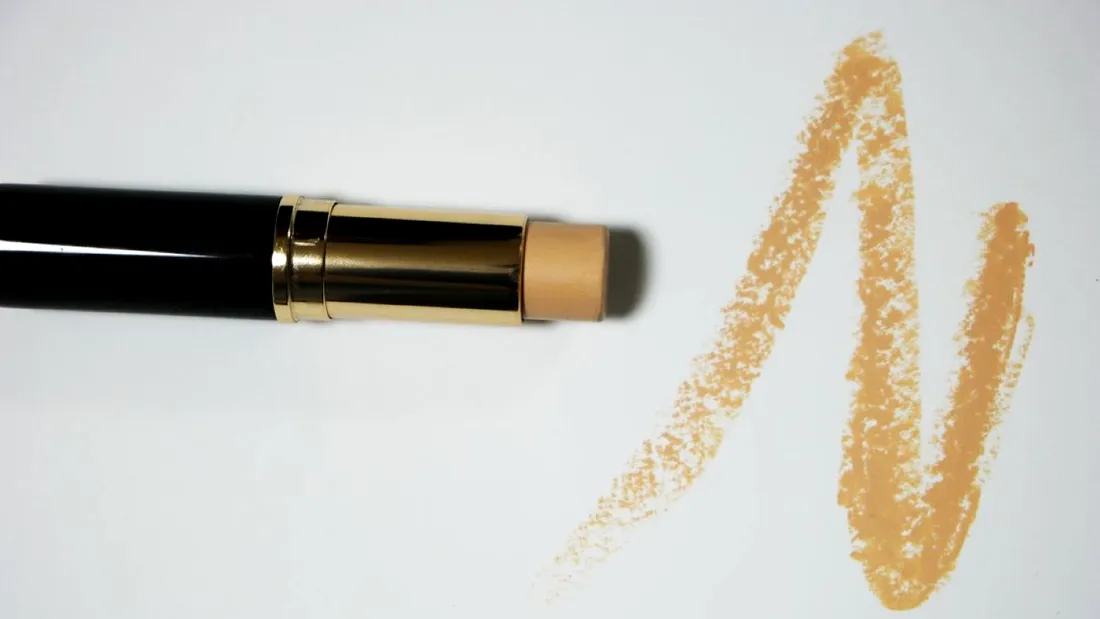 (P) Corector: Cum să alegi produsul ideal pentru a ascunde imperfecțiunile pielii