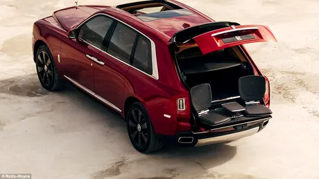 Rolls-Royce tocmai a lansat cel mai luxos 4X4 din lume. Preturile pentru Cullinan incep de la 300.000 de euro si este un hotel pe roti VIDEO!