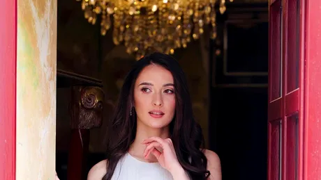 Laura Dinu, vocea virală de la Românii au Talent, lansează „În limba mea”, un album jurnal care-i spune povestea. De la mănăstire, la o viață dedicată întru bine