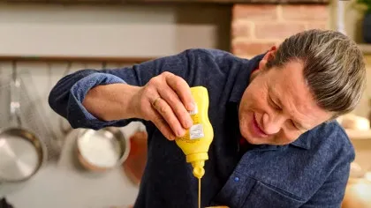 Superputerea lui Jamie Oliver: cum l-a ajutat dislexia să devină unul dintre cei mai de succes bucătari din lume