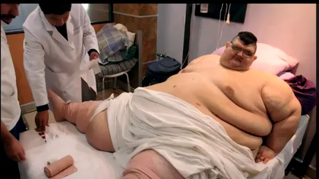 VIDEO! La 32 de ani avea 590 de kilograme si era cel mai gras om din lume, cum arata acum dupa ce a slabit 226 kilograme! Imaginile sunt greu de privit!