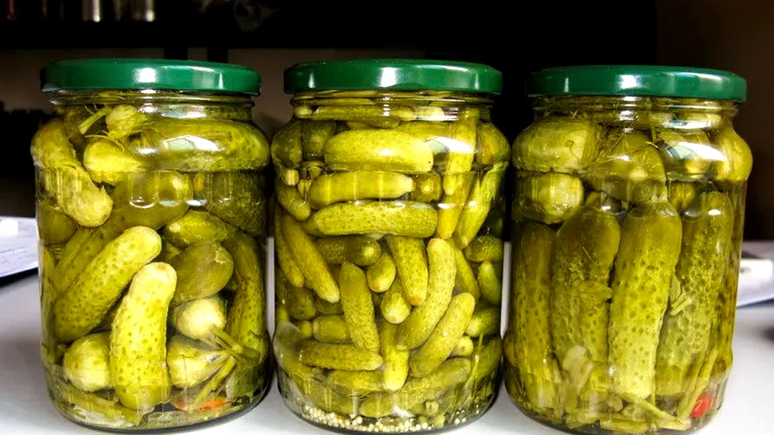 Castraveți murați ca în Bucovina. Rețeta pe care trebuie să o încerci