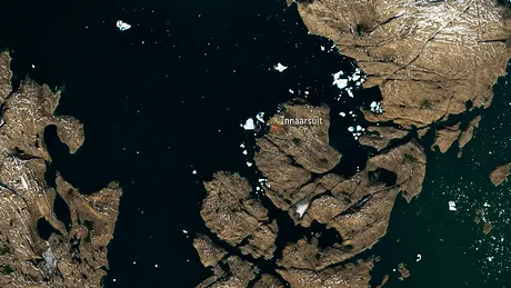 Groenlanda, amenintata de un ghetar de 11 milioane de tone. Pericolul in care se afla locuitorii unui sat