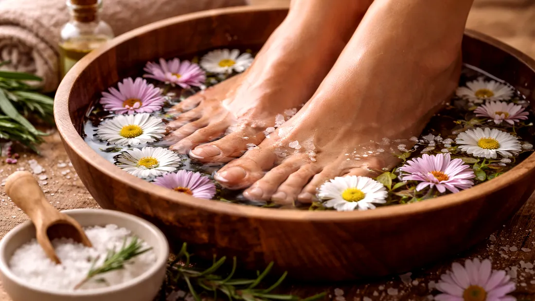 Remediu pentru picioare umflate. Soluția simplă care poate reduce rapid disconfortul