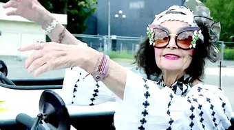 Marina Voica, virală pe TikTok la 89 de ani: clipul în care cântă și dansează a strâns sute de mii de vizualizări