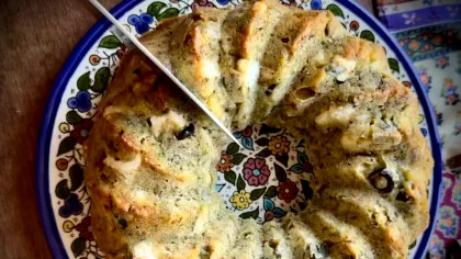 Chec sărat cu brânză și ierburi aromatice: o rețetă simplă
