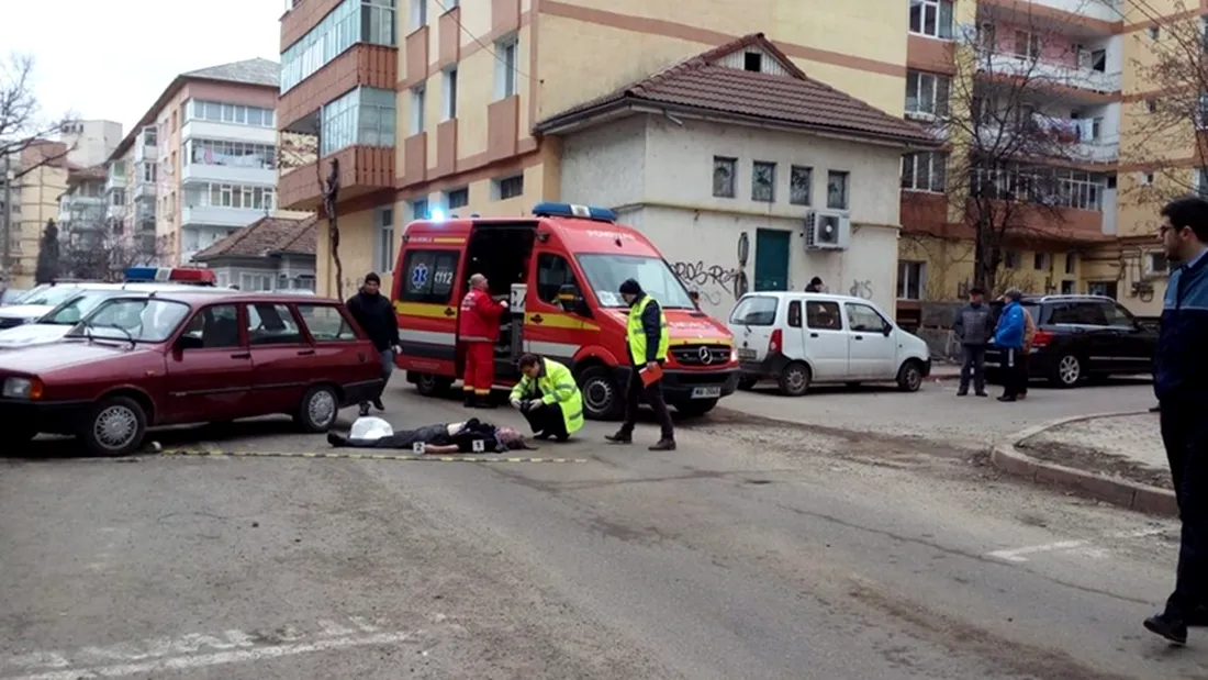 O femeie a fost injunghiata, iar apoi atacatorul s-a sinucis. Scene de teroare in Bucuresti VIDEO
