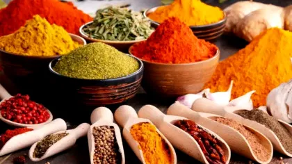 Alertă în supermarket. Condimente cu fragmente de metal și cauciuc scoase de pe piață