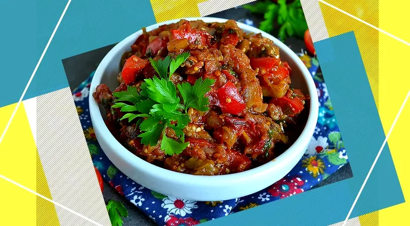 Rețetă delicioasă de salată de vinete cu ardei copți. Descoperă ingredientul secret care îi schimbă complet gustul