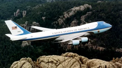 Donald Trump, spaima microbilor! Ce dotări medicale are Air Force One