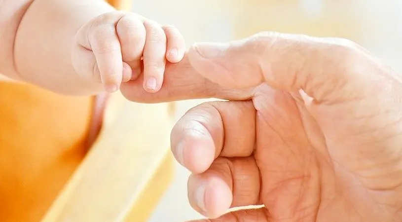 Incredibil! Un tată a refuzat să semneze certificatul de naștere al bebelușului său, după ce soția sa i-a pus numele fostului iubit
