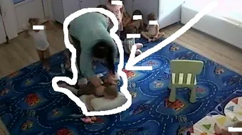 Copil, batut de ingrijitoare pana i s-a rupt piciorul. Femeia e fiica fotbalistului Iosif Rotariu VIDEO